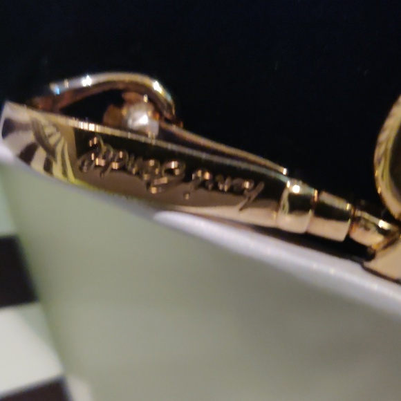 Henri Bendel Gold Chain Bracelet Comes With Gift bag - Picture 5 of 10